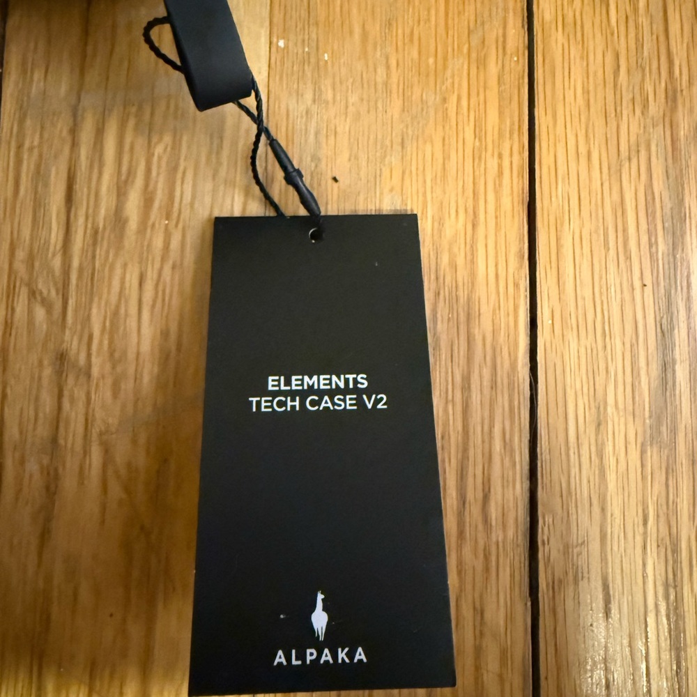 Alpaca Elements Tech Case Max NWT - image 4